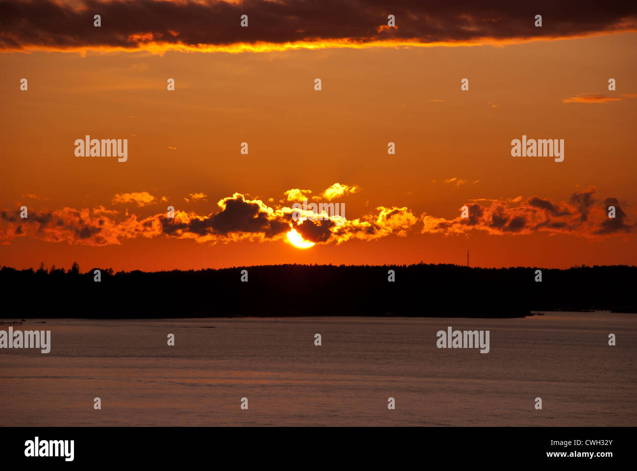 Septembre 2008 à la mer du sud-est de la Suède, coucher de soleil près de la côte. Banque D'Images