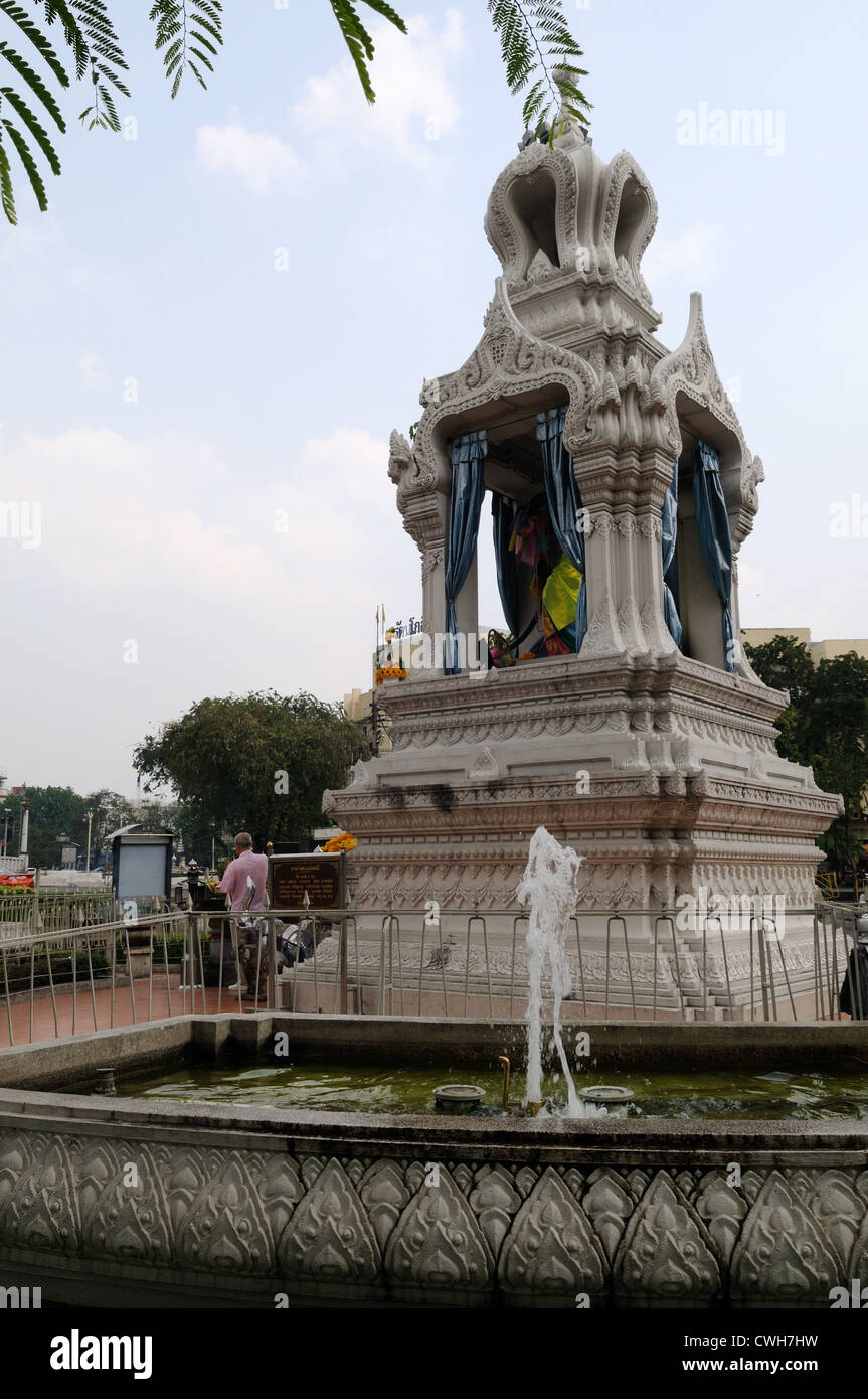 Thokkathan Temple bouddhiste ou de la Terre mère serrant ses cheveux temple Bangkok Thaïlande Banque D'Images