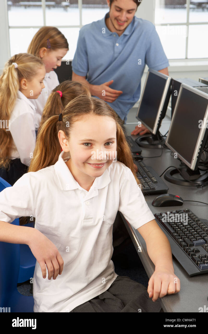 Girl in school class smiling to camera Banque D'Images