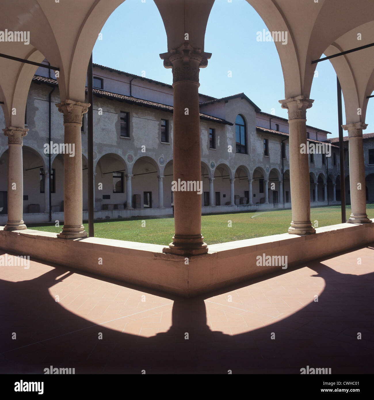 Brescia : Musée de Santa Giulia, Monastère cloître Banque D'Images