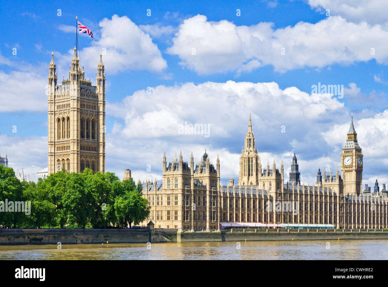 London Skyline London Houses of Parliament Londres Big Ben London City of london City London Cityscape Union Flag volant Angleterre GB Royaume-Uni Europe Banque D'Images