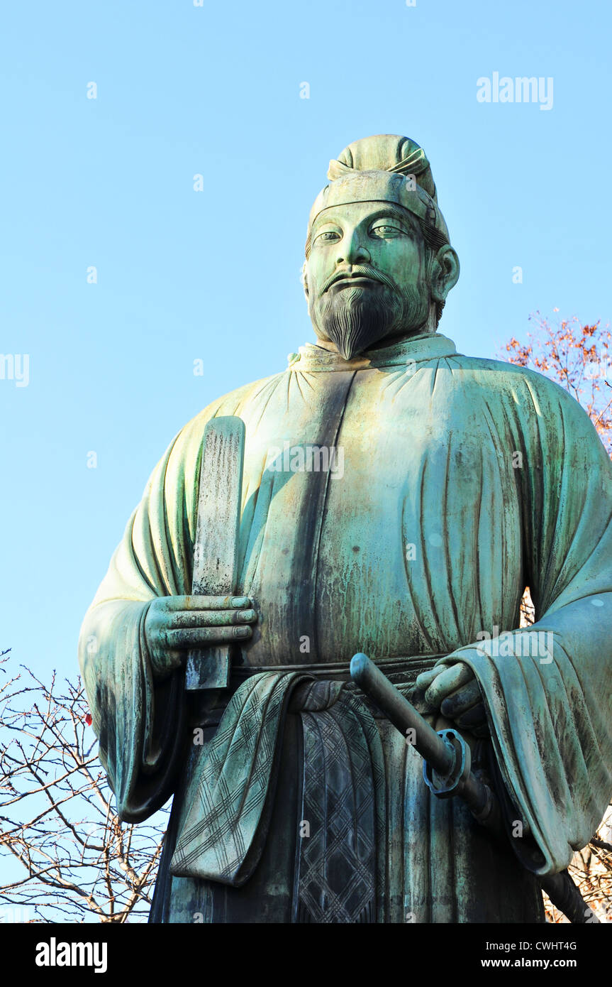 Détail architectural de samouraï statue à Tokyo, Japon Banque D'Images