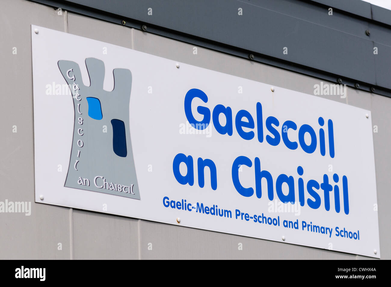 Un Chaistil Gaelscoil gaélique, l'école primaire et préscolaire à Ballycastle Banque D'Images