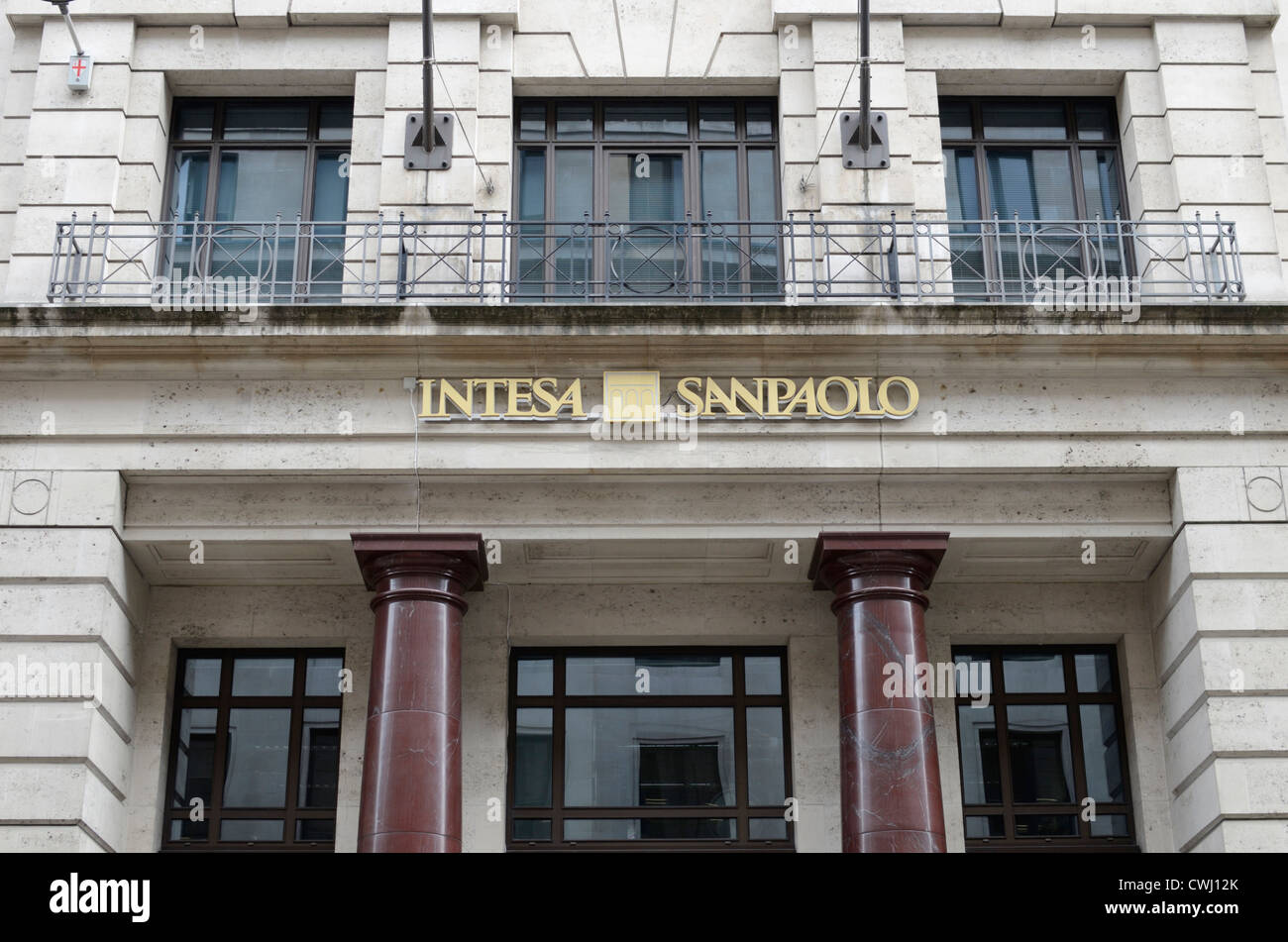 Banca Intesa Sanpaolo, Queen Street, City of London, Londres, Royaume-Uni  Photo Stock - Alamy