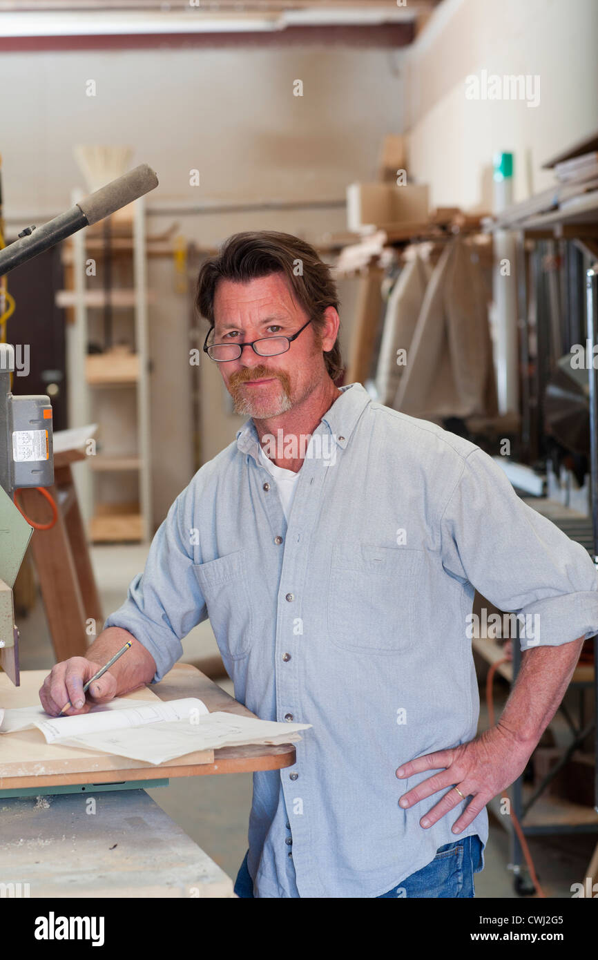 Atelier de charpentier caucasien Banque D'Images