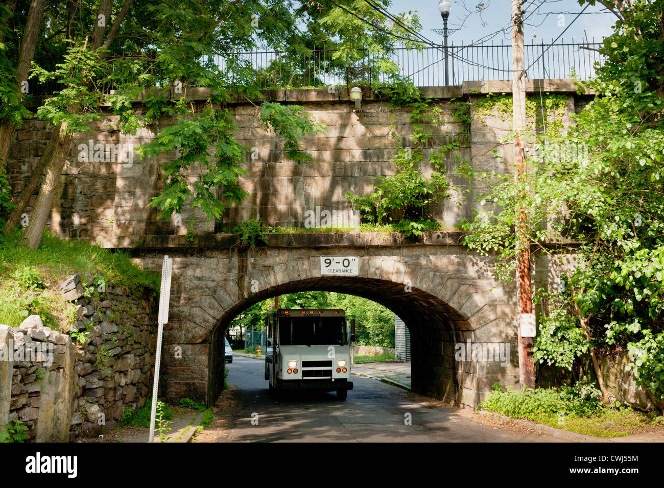 Partie d'arc double weir sur Vieux Croton Aqueduc, Ossining, New York, Hudson Valley Banque D'Images
