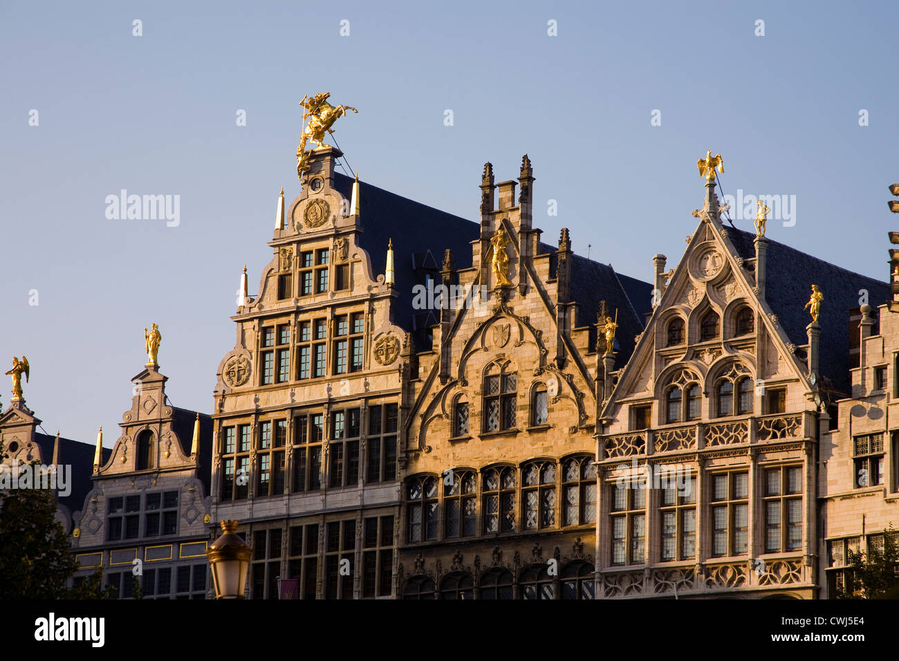 Ornate buildings against blue sky Banque D'Images