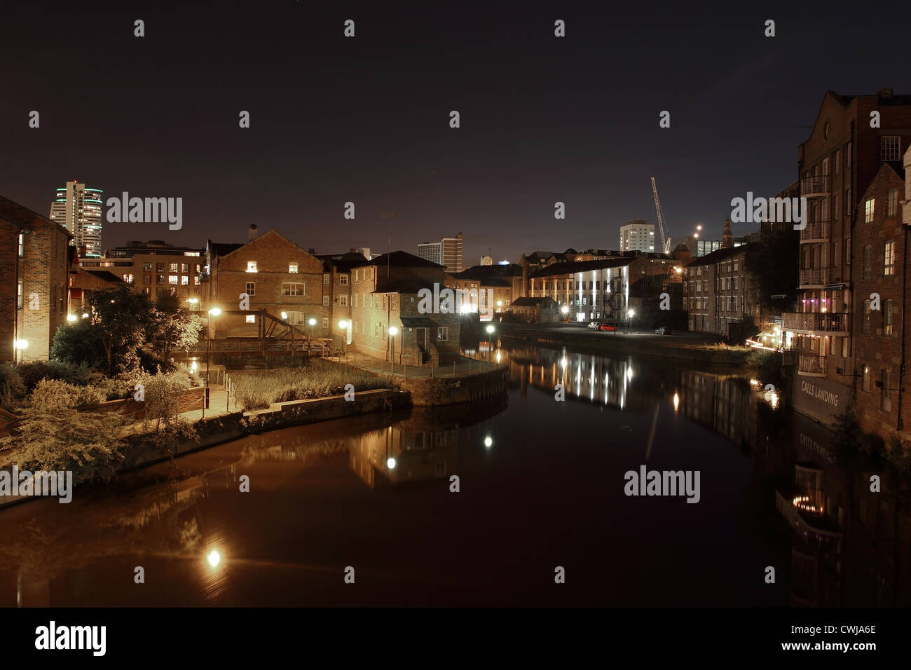Leeds liverpool canal au centre-ville de Leeds de nuit Banque D'Images