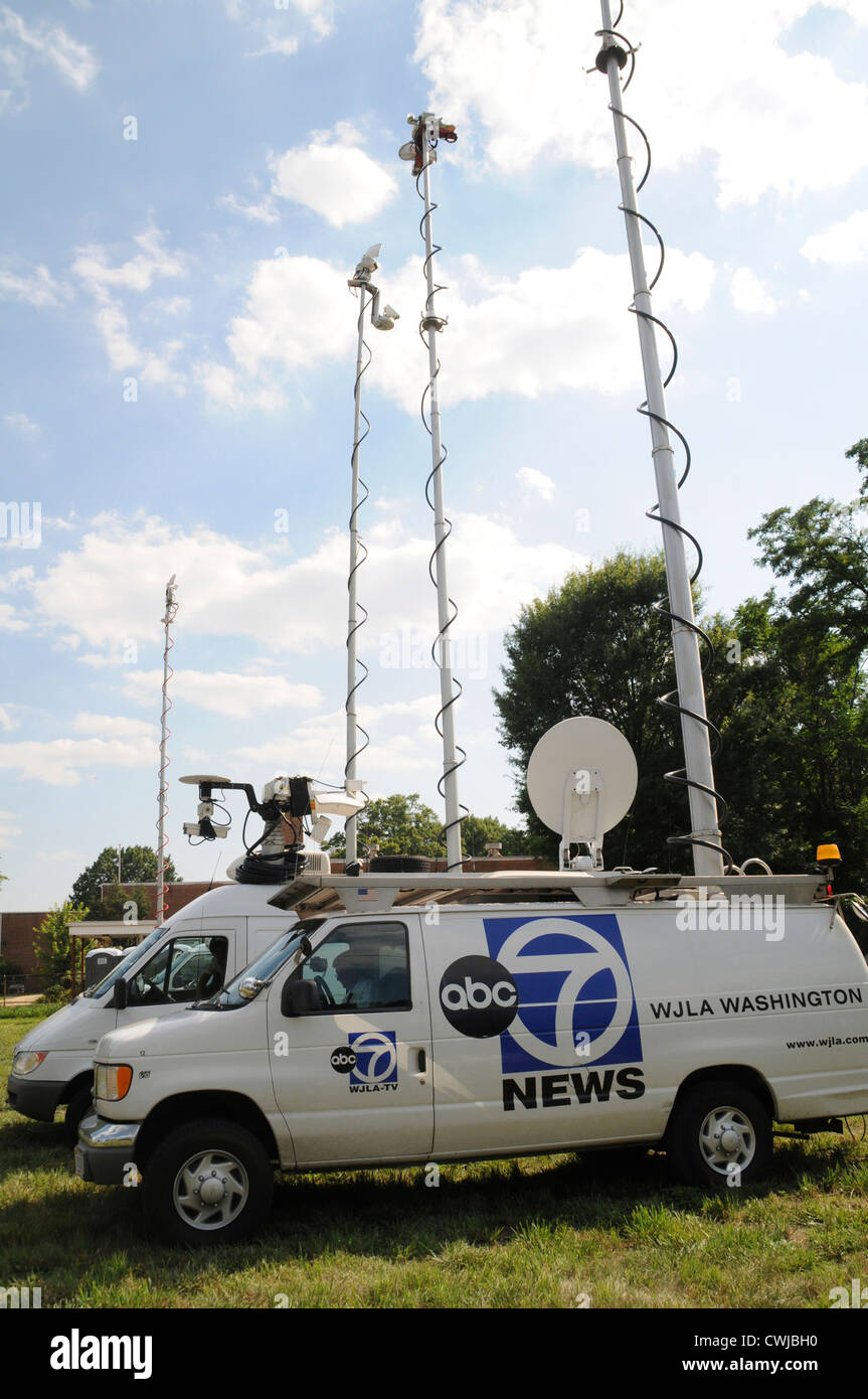 Chaînes de Télévision des camions à un incident à Capitol Heights, Md Banque D'Images
