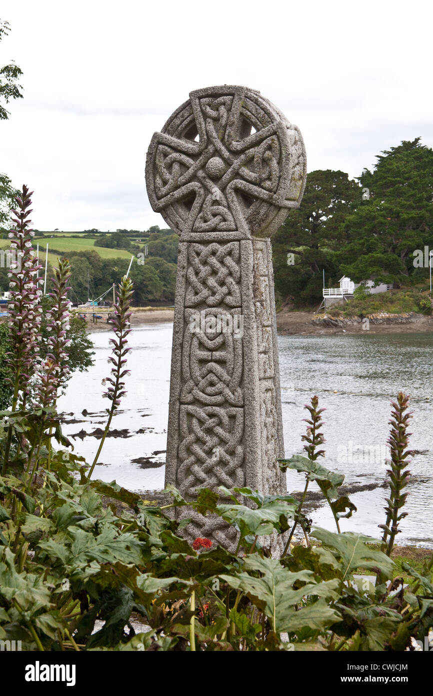 Celtic croix en pierre, église St Just, Roseland peninsula, Cornwall, Angleterre, Royaume-Uni. Banque D'Images