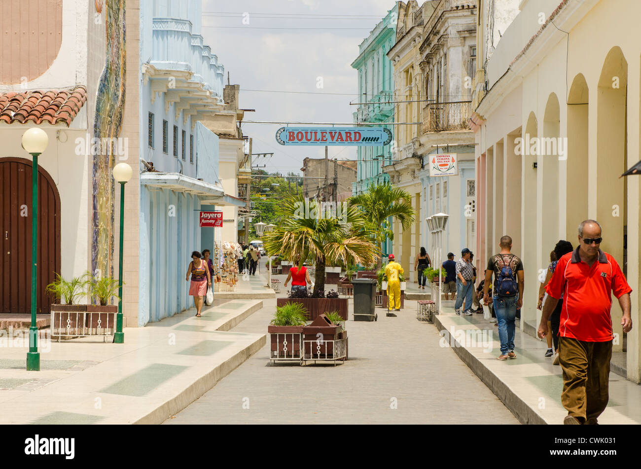 Le Boulevard Shopping District Santa Clara Cuba Photo Stock Alamy