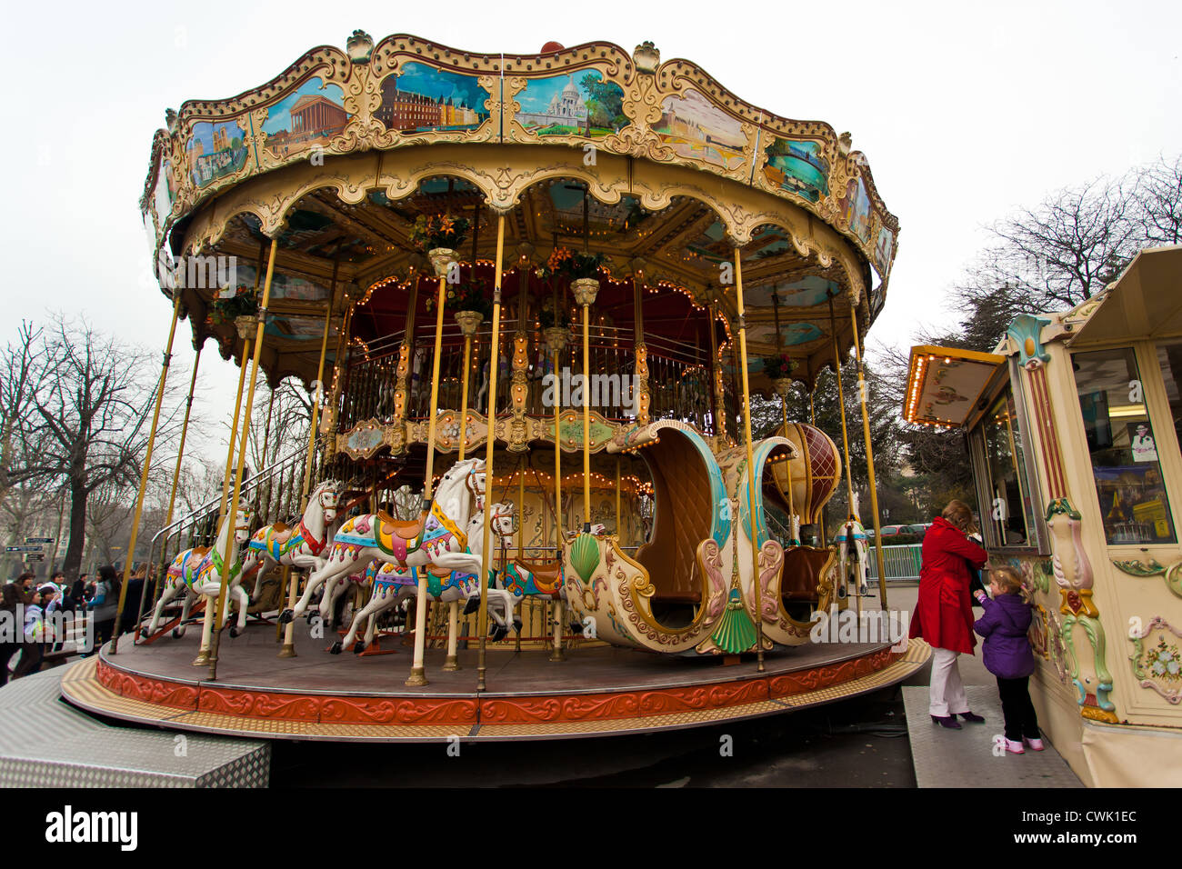 Carrousel dans le centre-ville de Paris, France, Europe Banque D'Images