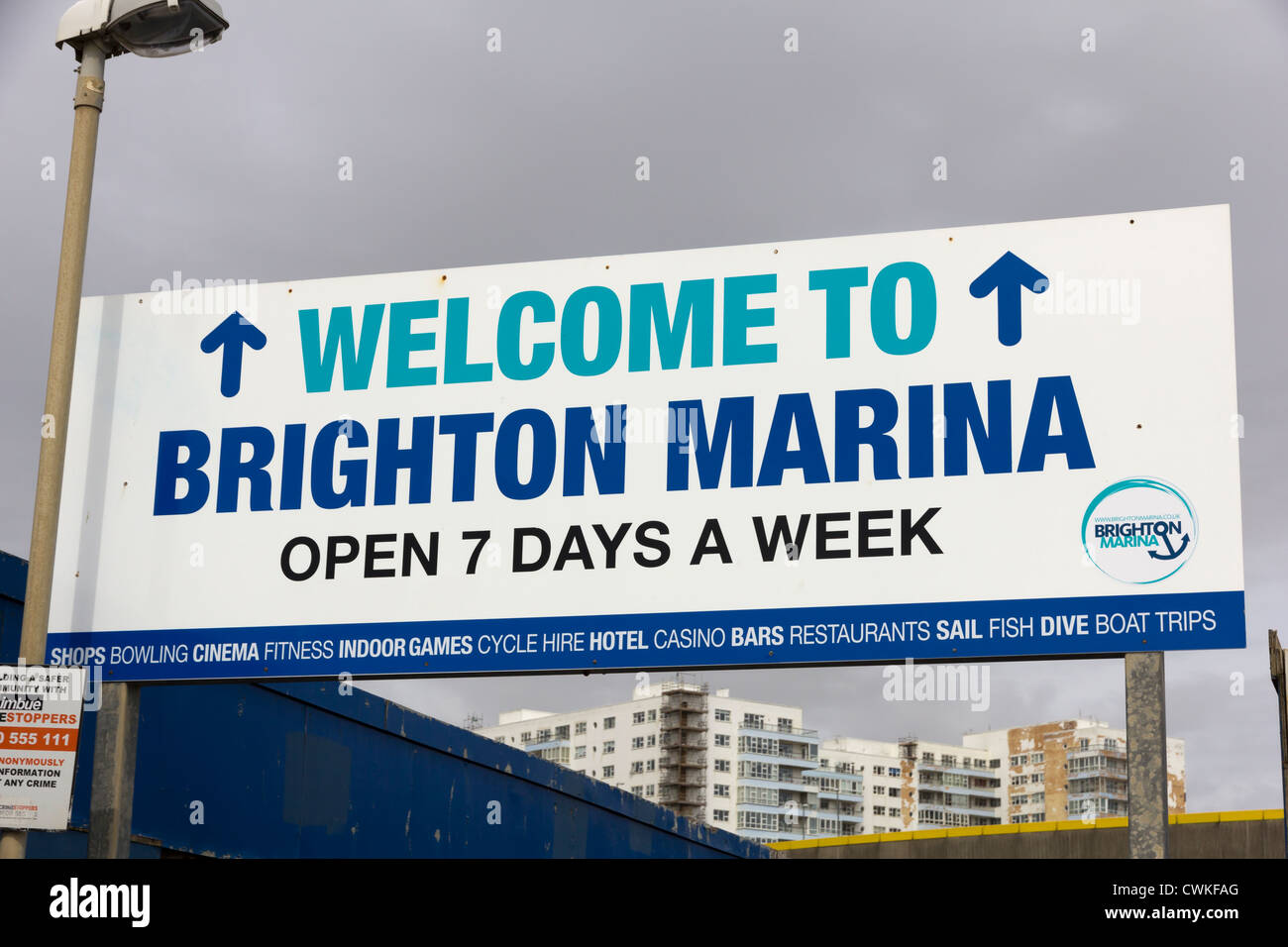 Bienvenue à Brighton Marina et signe l'entrée de la marina. Banque D'Images