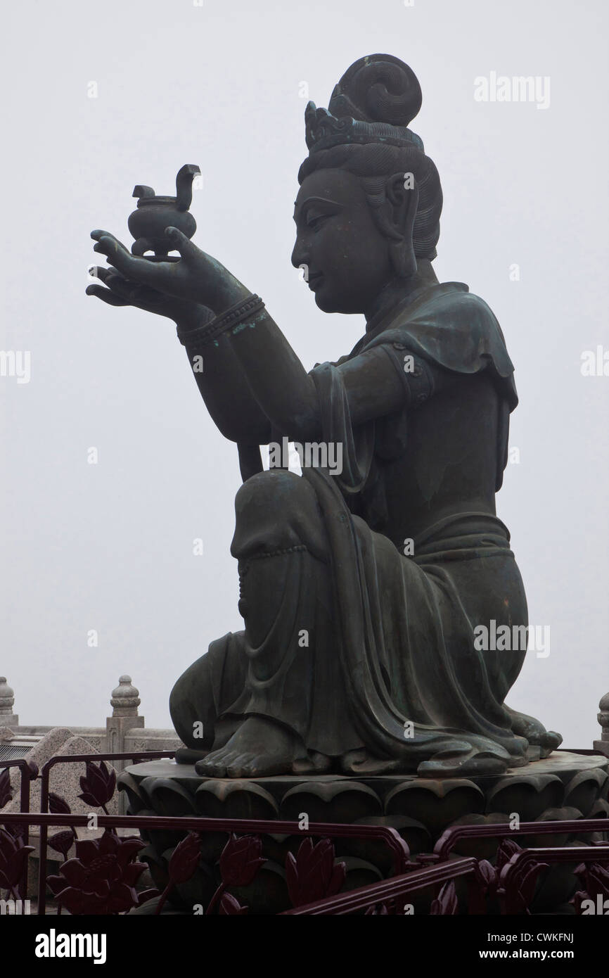 L'Asie, Chine, Hong Kong. Tian Tan Statues, bord du Grand Bouddha, monastère Po Lin, l'île de Lantau. Banque D'Images