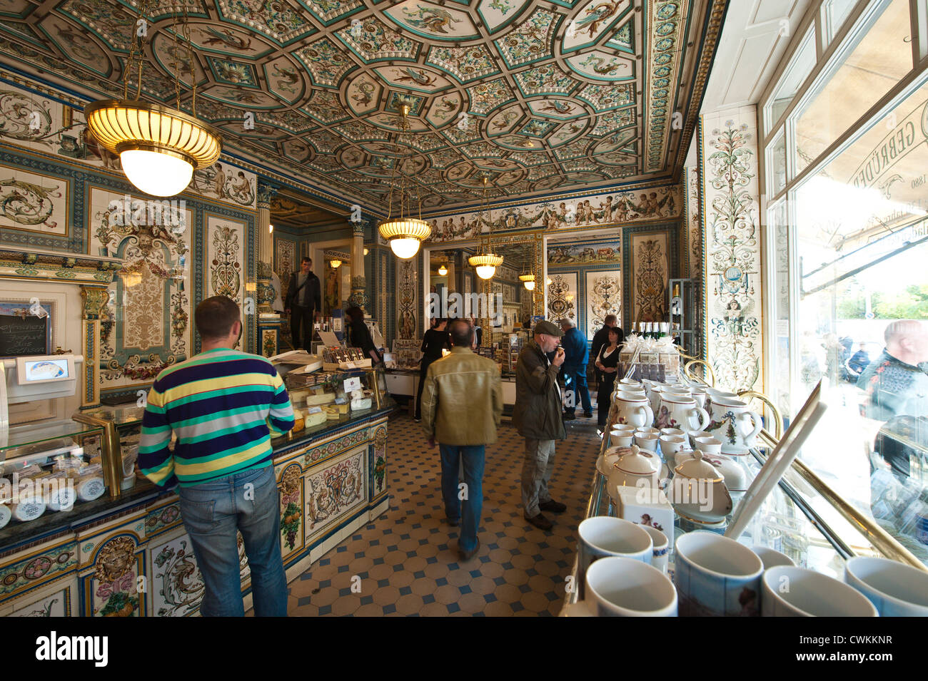 Intérieur de la Pfunds Cafe dans le quartier bohème de l'extérieur de Neustadt à Dresde, Allemagne. Banque D'Images