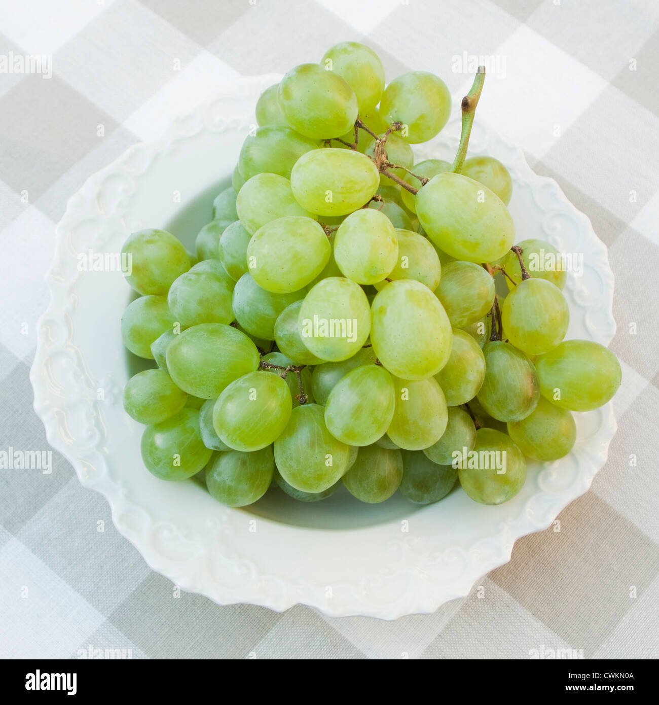 Des raisins sur une table Banque D'Images