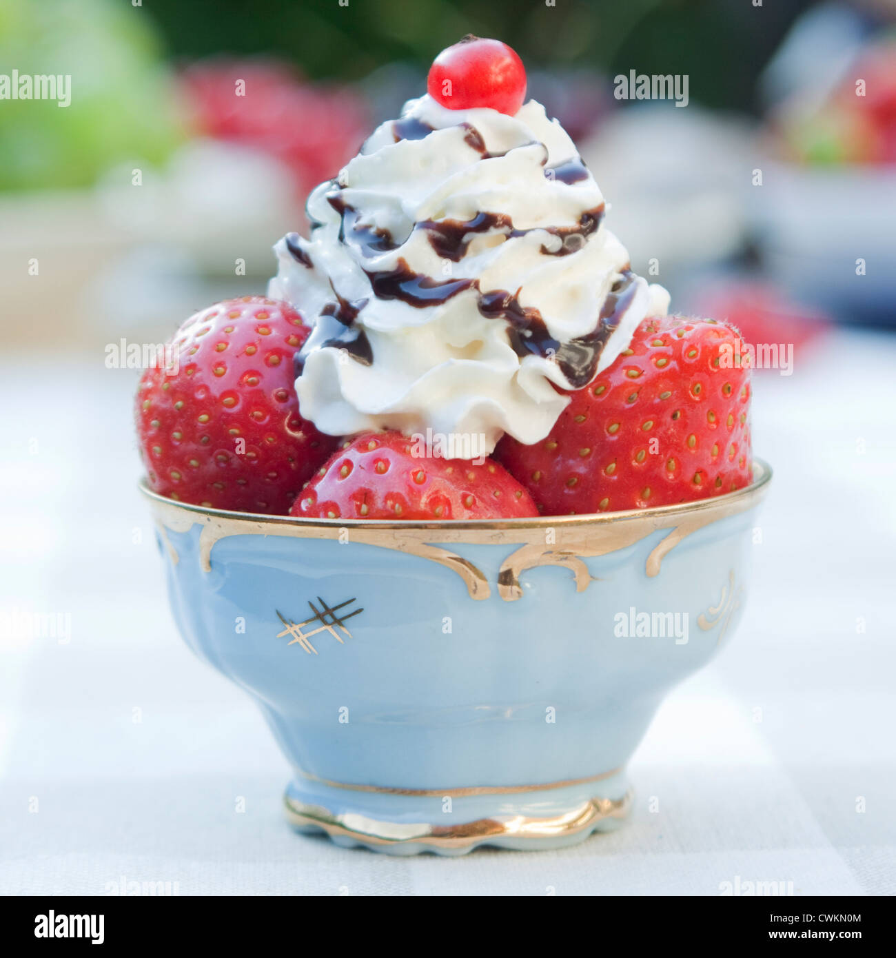 Les fraises avec de la crème Banque D'Images