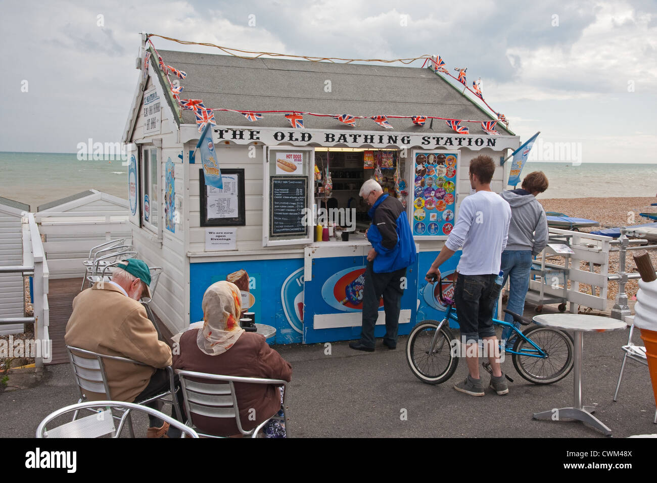 La vieille station balnéaire plage cafe, Bexhill Banque D'Images