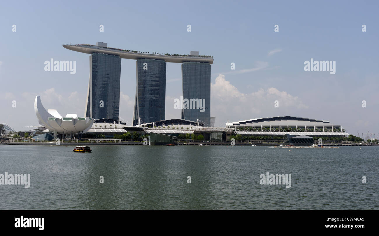 Marina Bay Sands Hotel, complexe avec piscine à débordement sur le toit, le parc scientifique et le casino, Marina Bay, à Singapour, en Asie Banque D'Images