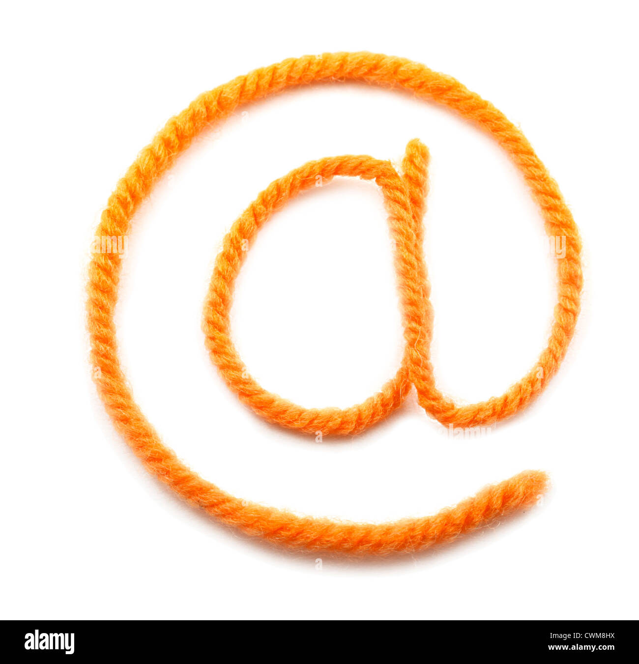 Le symbole e-mail à partir d'une laine orange Banque D'Images