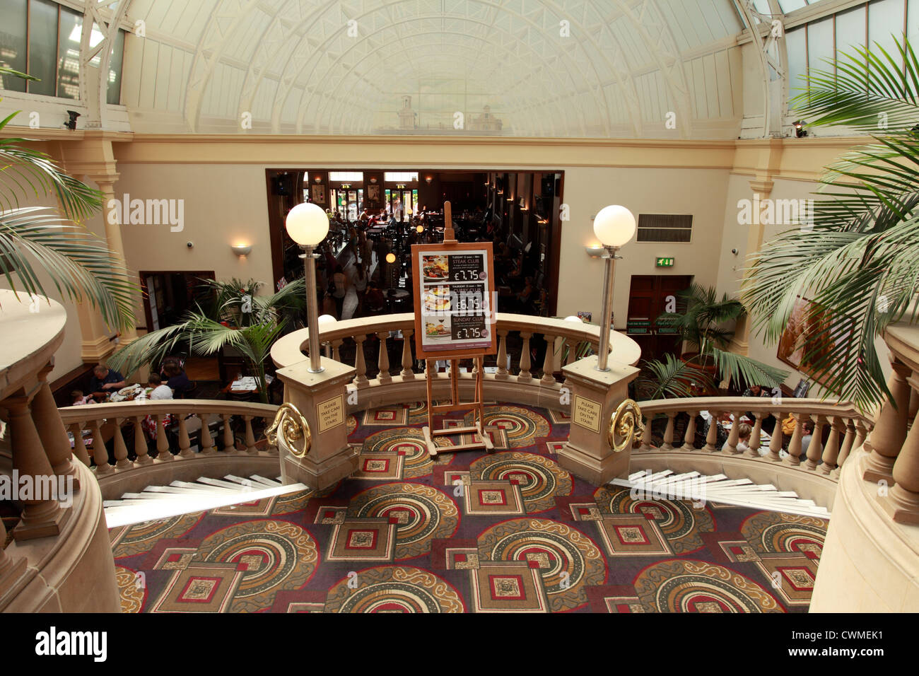 Les jardins d'hiver pub, appartenant à Wetherspoons JD, Harrogate, Yorkshire UK Banque D'Images