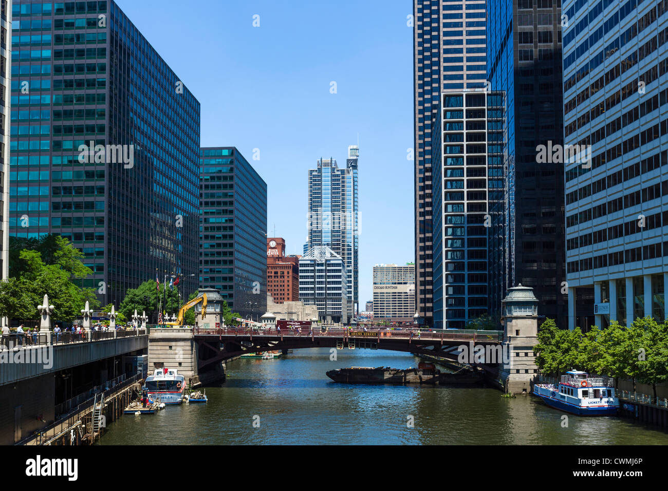 La rivière Chicago et Adams Street Bridge, Chicago, Illinois, États-Unis Banque D'Images