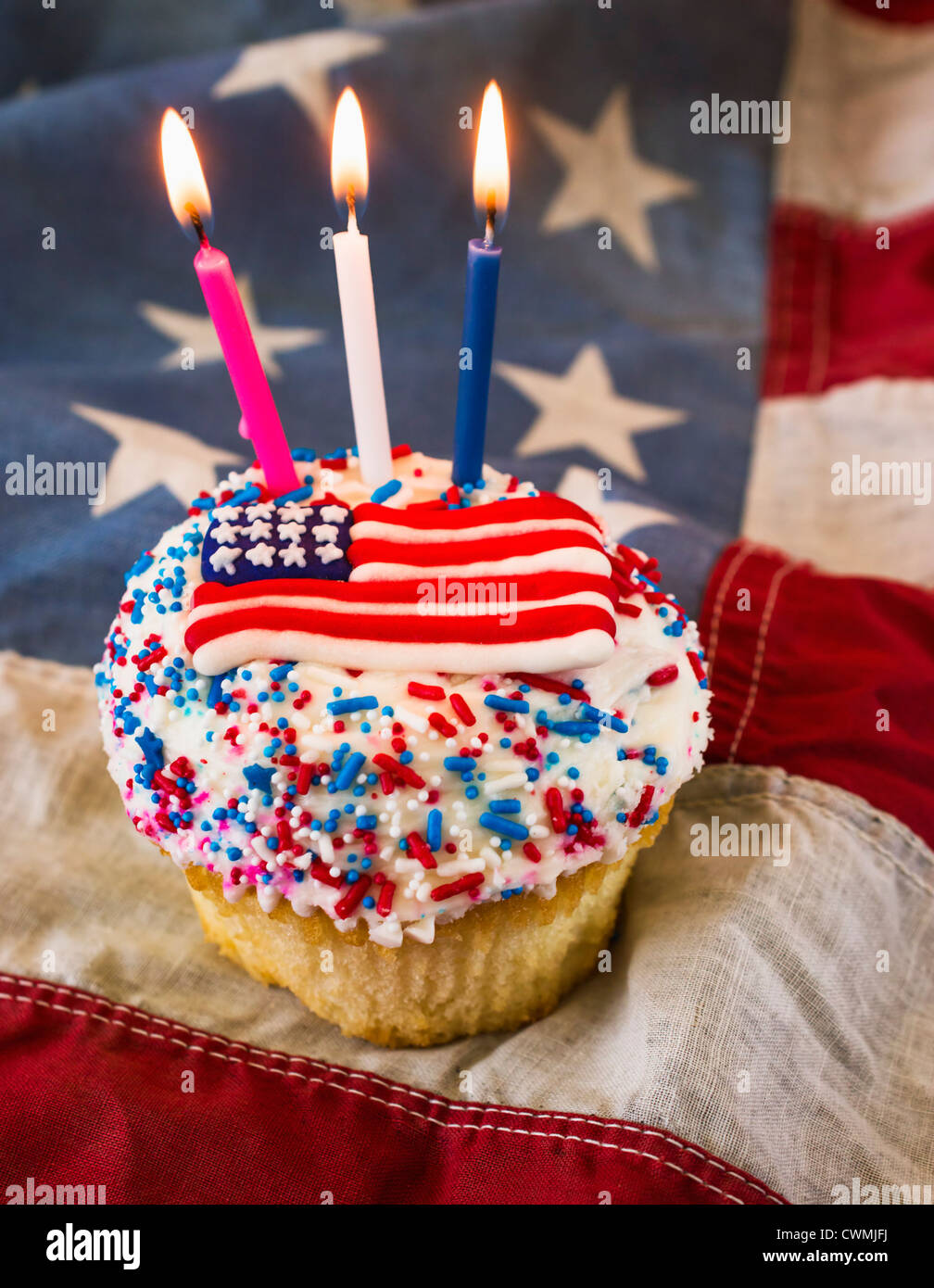 Gateau D Anniversaire Avec Le Drapeau Americain Photo Stock Alamy