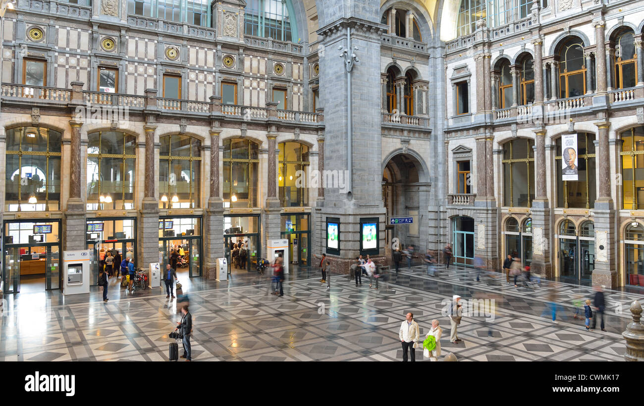 Intérieur de la gare d'Anvers-central, Anvers, Anvers Province, Région flamande, Belgique Banque D'Images