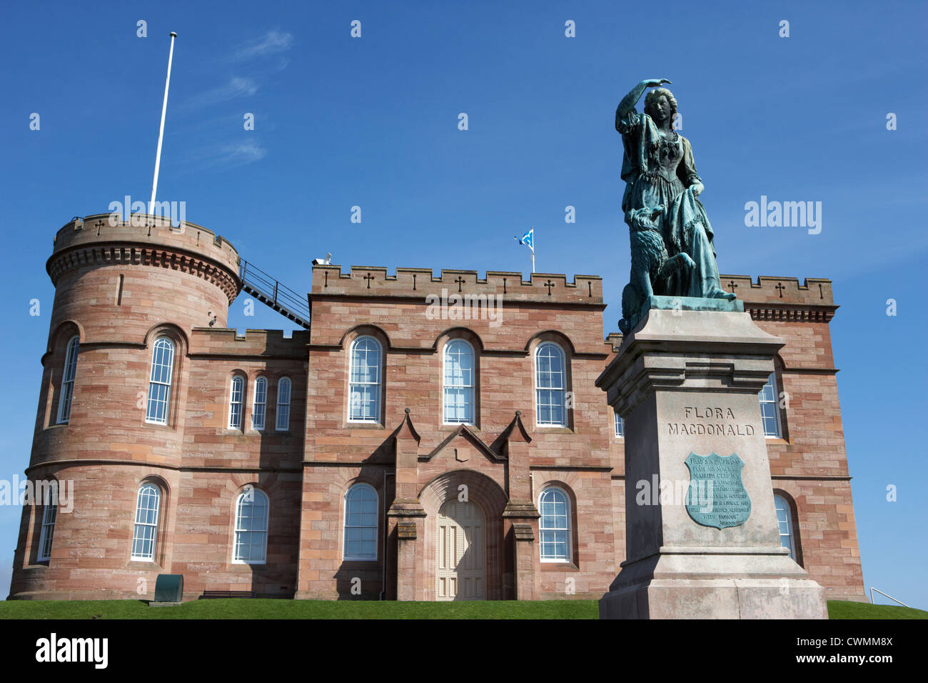 Le château d'Inverness et statue de Flora Macdonald highland ecosse uk Banque D'Images