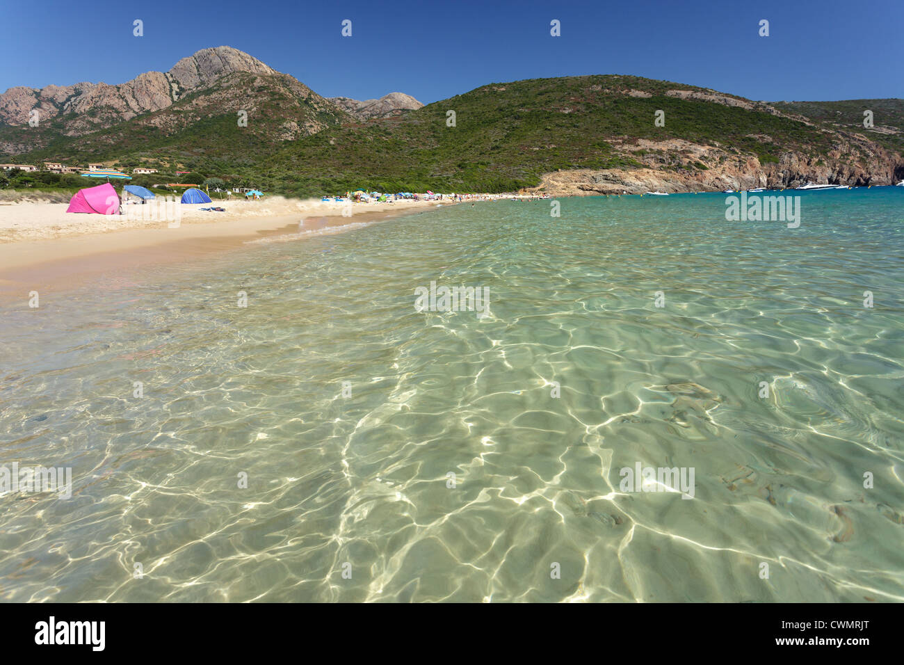 Dans l'eau de la Méditerranée, l'île de Corse plage Arone, France Banque D'Images