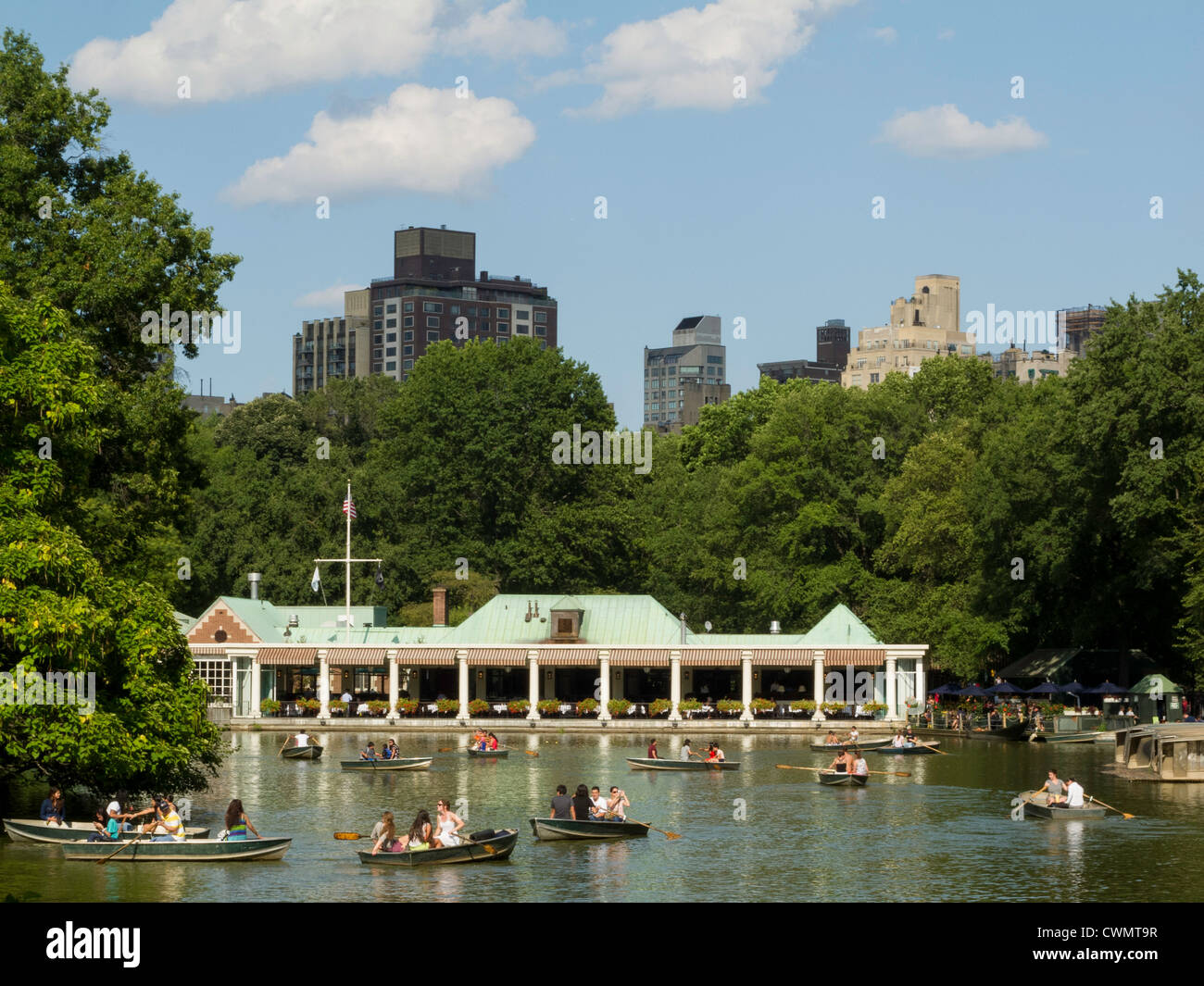 Sur les chaloupes au lac de Central Park, NYC Banque D'Images