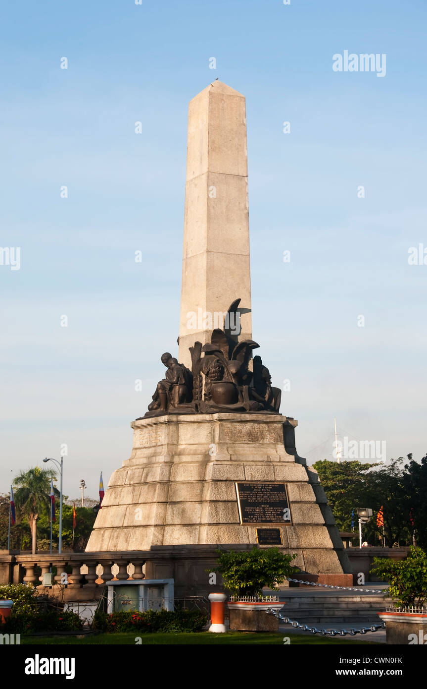 Monument du héros national des Philippines, Jose Rizal, à Manille, Luneta Park Banque D'Images