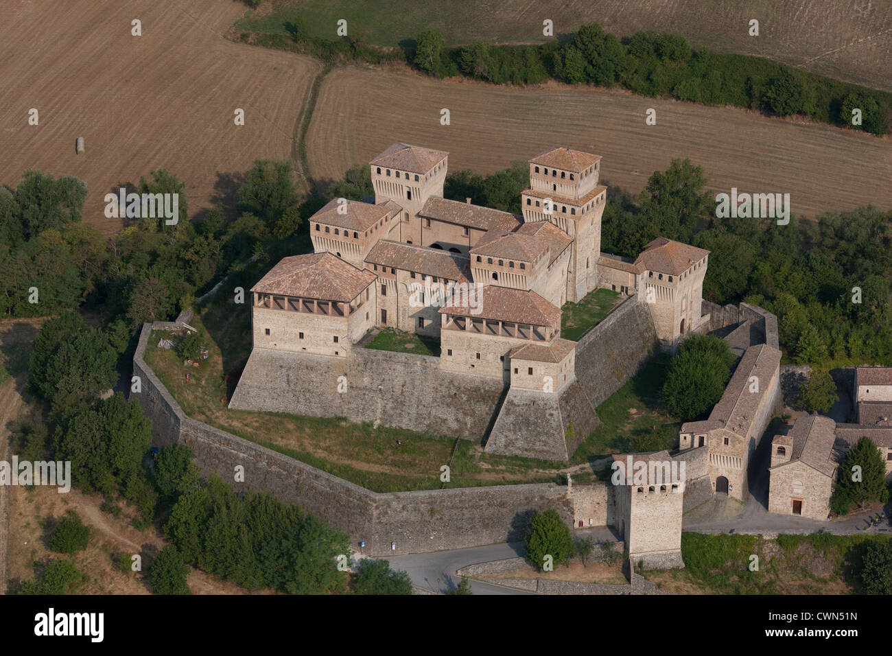 VUE AÉRIENNE.Château de Torrechiara.Langhirano, province de Parme, Émilie-Romagne, Italie. Banque D'Images