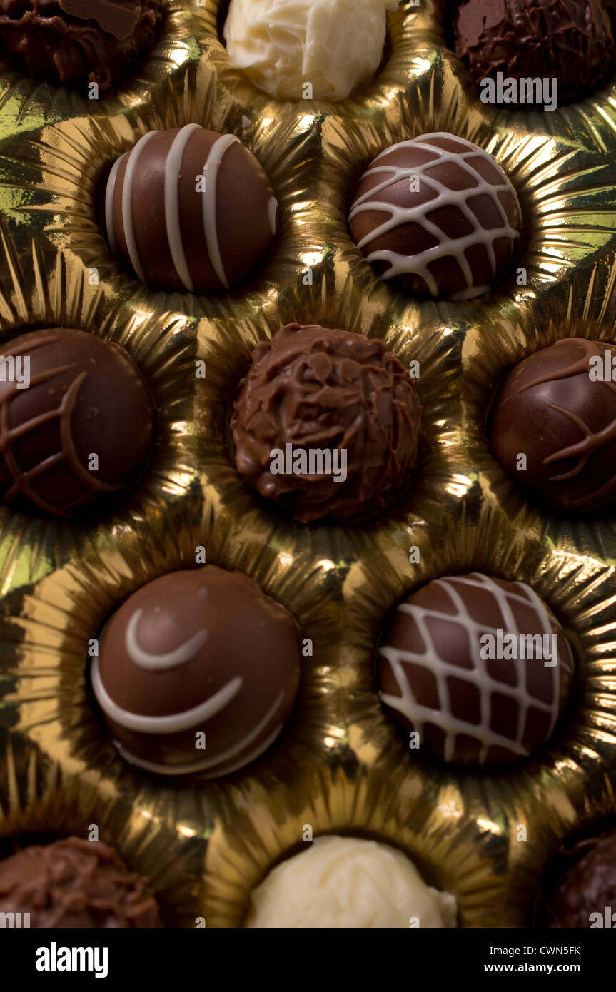 Boîte de décoration de truffes au chocolat Banque D'Images