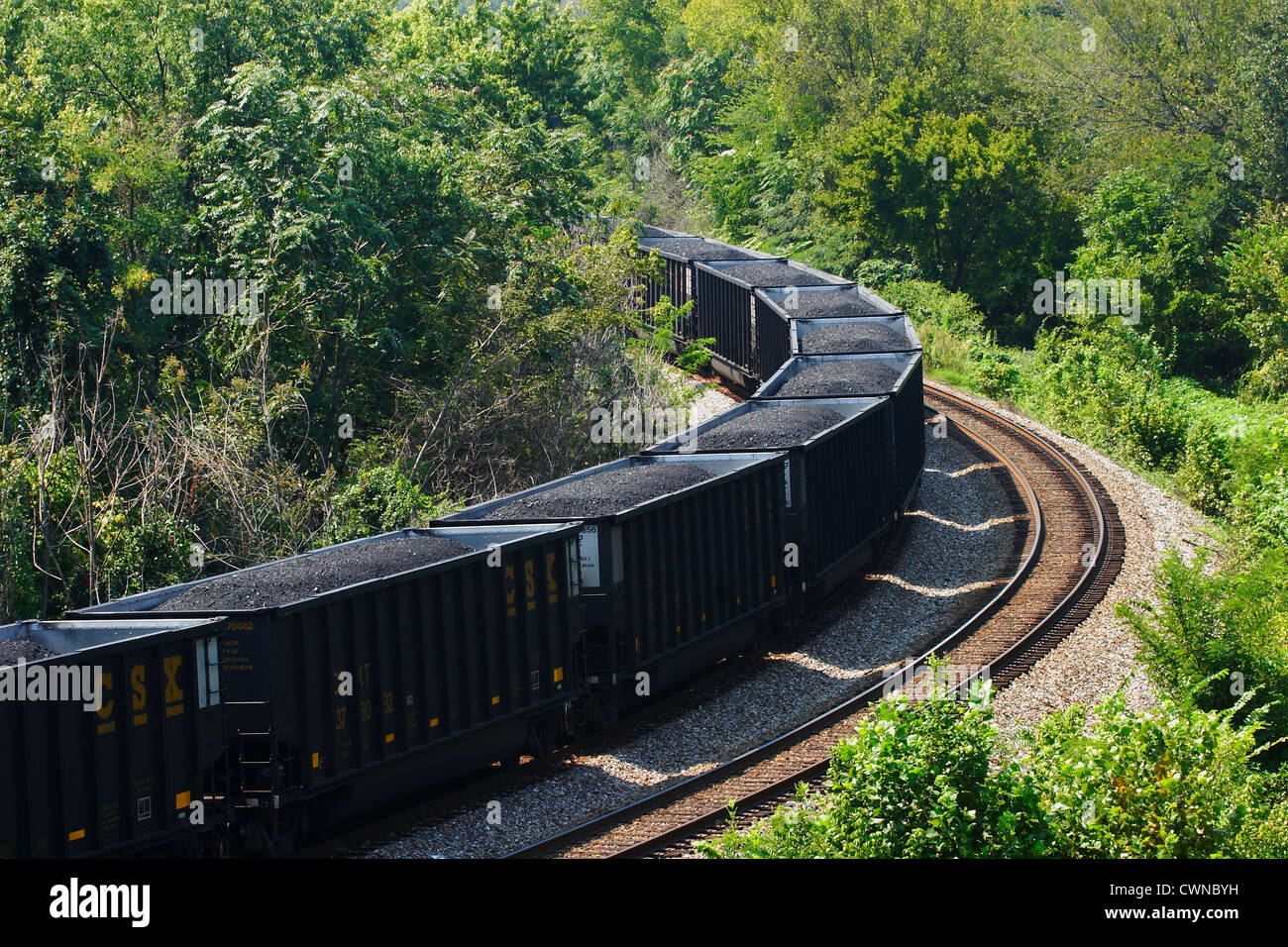 Locomotive à charbon transport CSX une centrale électrique dans la région de Richmond, en Virginie. Banque D'Images