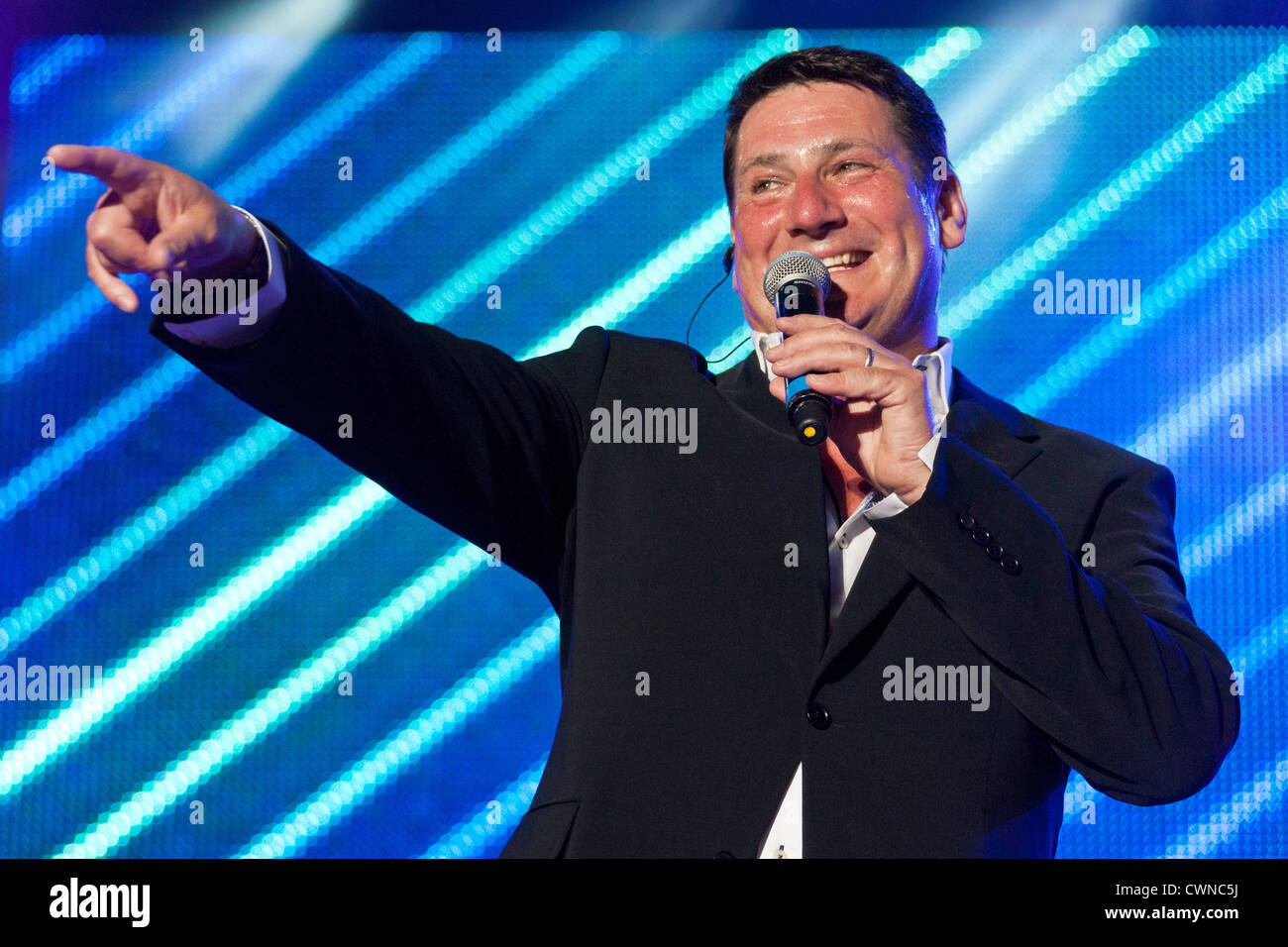 Singer Tony Hadley sur scène au Festival de rembobinage Henley on Thames 2012. Par0335 Banque D'Images