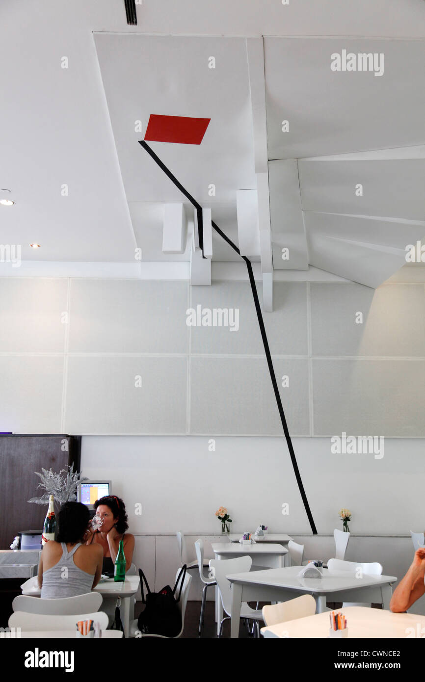 Les gens assis dans le café MALBA, Musée d'Art Moderne, Buenos Aires, Argentine. Banque D'Images