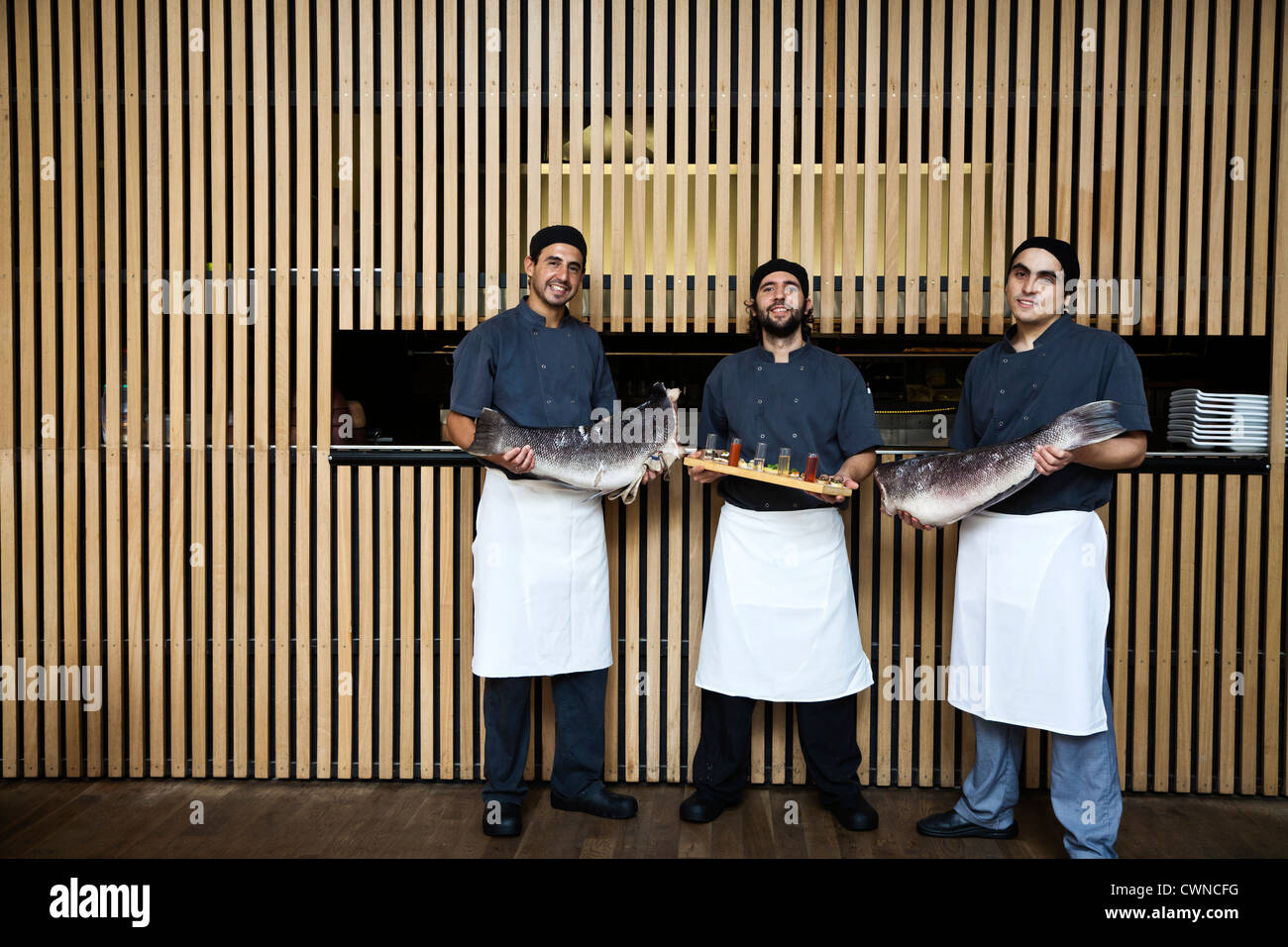 Les cuisiniers au restaurant Olsen, Palermo Hollywood, Buenos Aires, Argentine. Banque D'Images