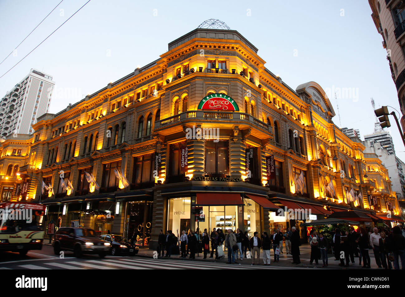 Le centre commercial Galerias Pacifico sur la construction de la rue Florida, Buenos Aires, Argentine. Banque D'Images