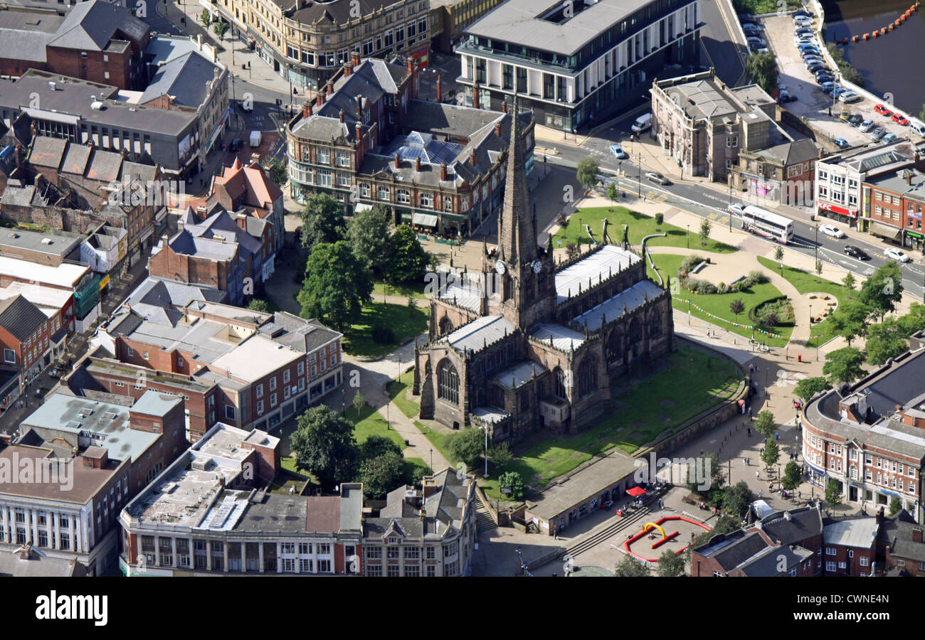 Vue aérienne de Rotherham Minster, anciennement l'église All Saints, Tous les Saints Square, Rotherham Banque D'Images
