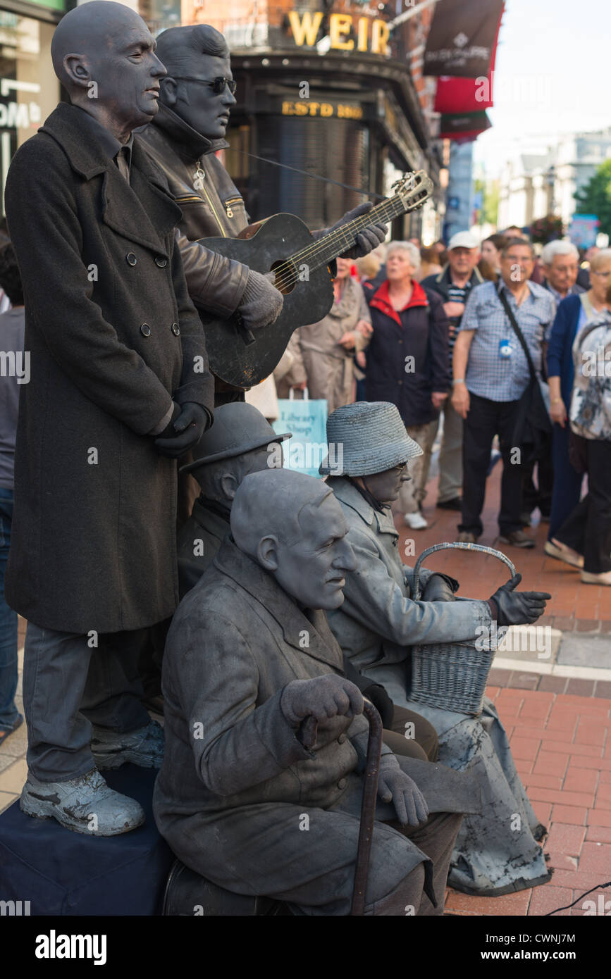 Statues humaines sur le centre-ville de Dublin street. République d'Irlande. Banque D'Images