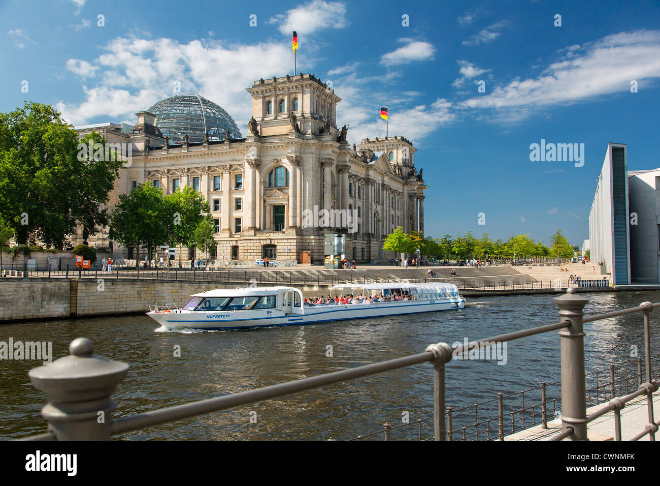 L'Europe, Allemagne, Berlin, une excursion en bateau sur la rivière Spree Banque D'Images