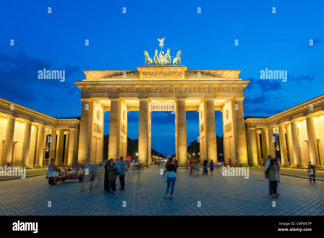 Berlin, Porte de Brandebourg au crépuscule Banque D'Images