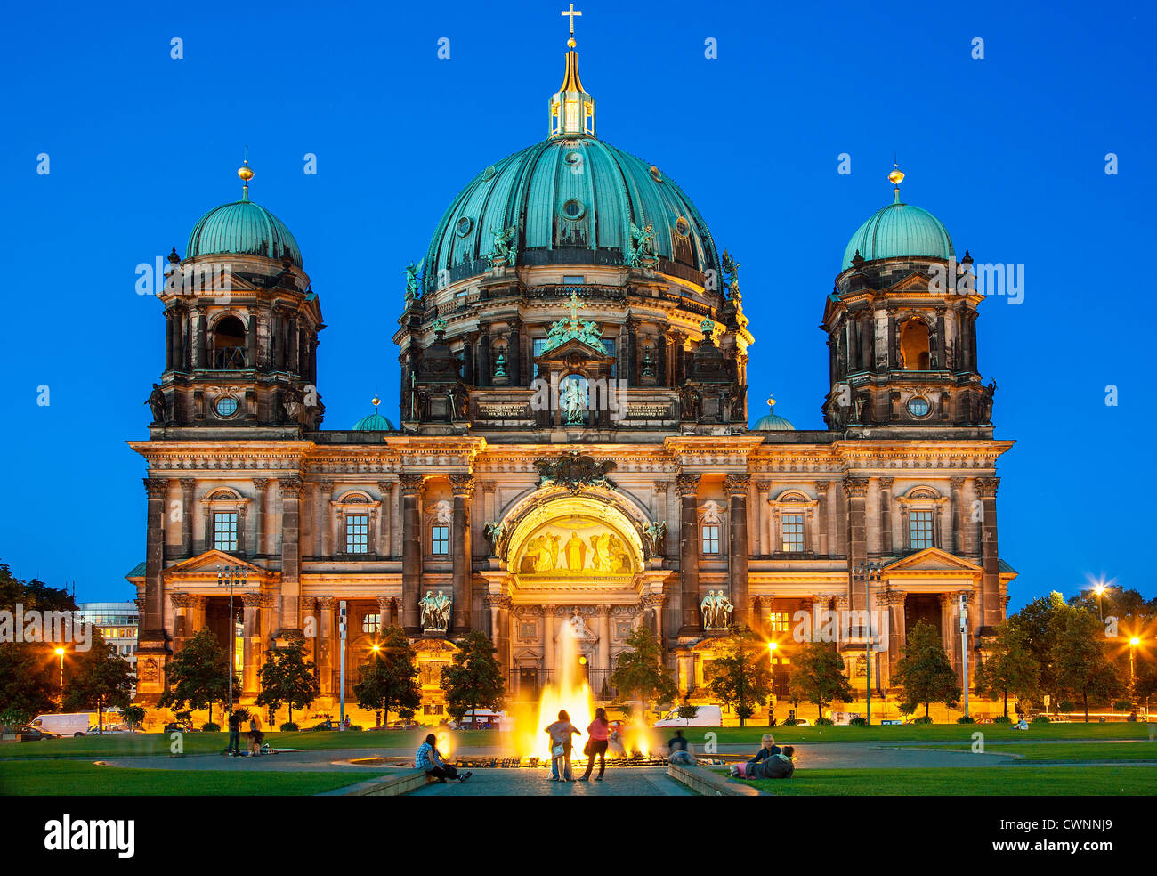 L'Europe, Allemagne, Berlin, la cathédrale de Berlin au crépuscule Banque D'Images