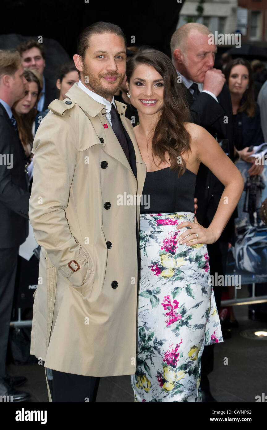 Tom Hardy et Charlotte Riley arrivent pour la première européenne de The Dark Knight rises. Banque D'Images