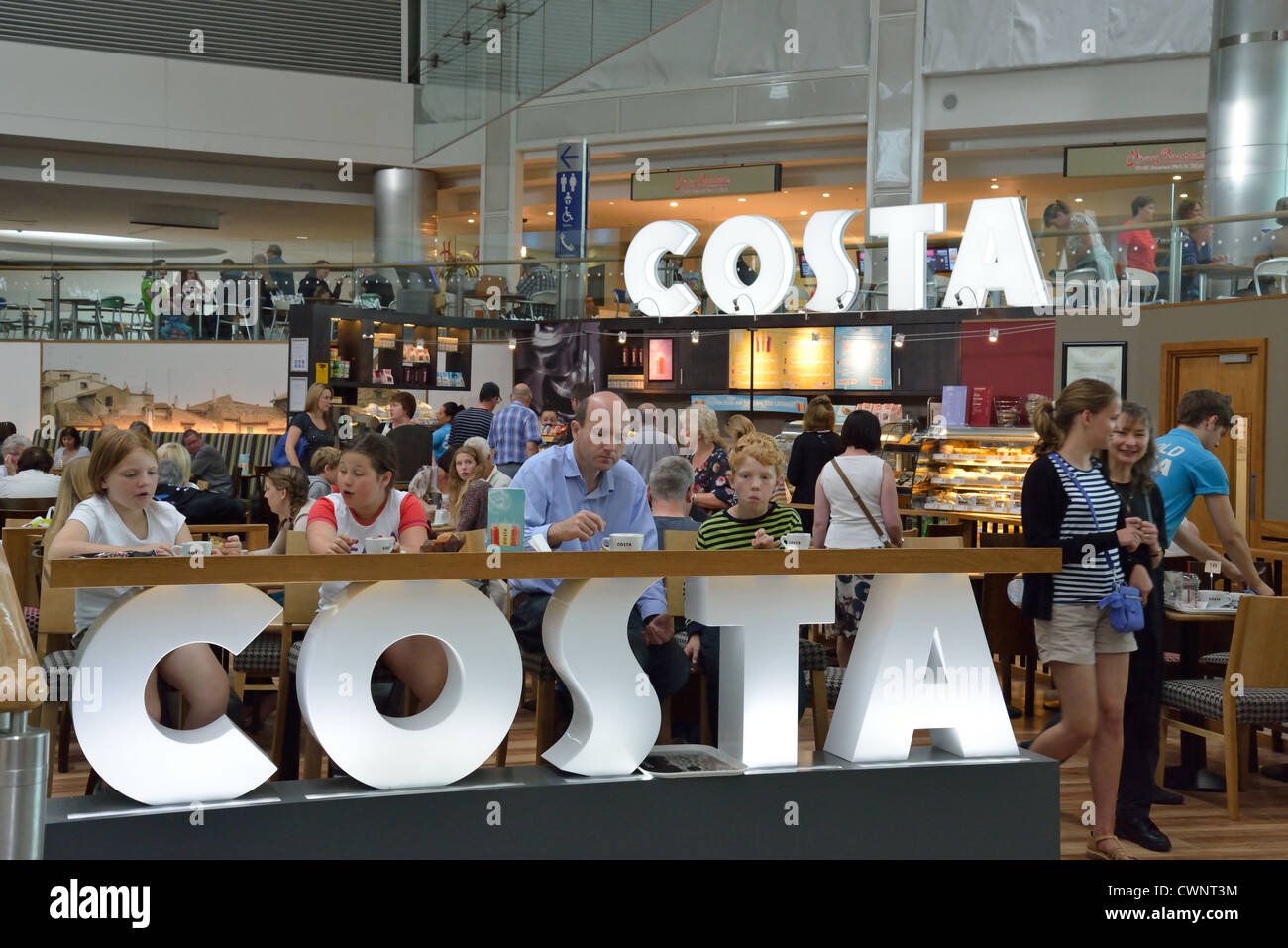 Café Costa dans le centre commercial WestQuay, Southampton, Hampshire, Angleterre, Royaume-Uni Banque D'Images