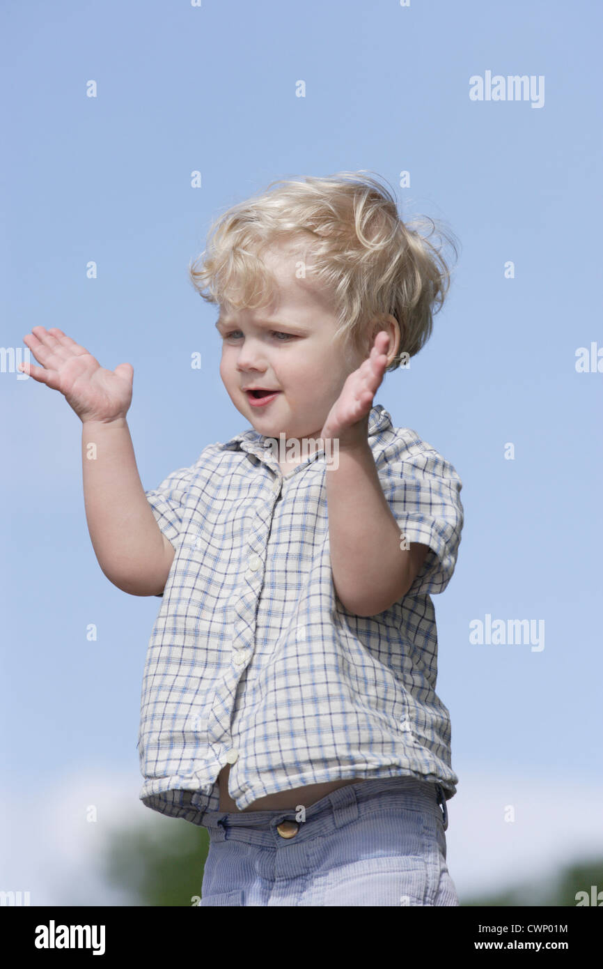 Germany, Bavaria, Boy clapping hands, Close up Banque D'Images