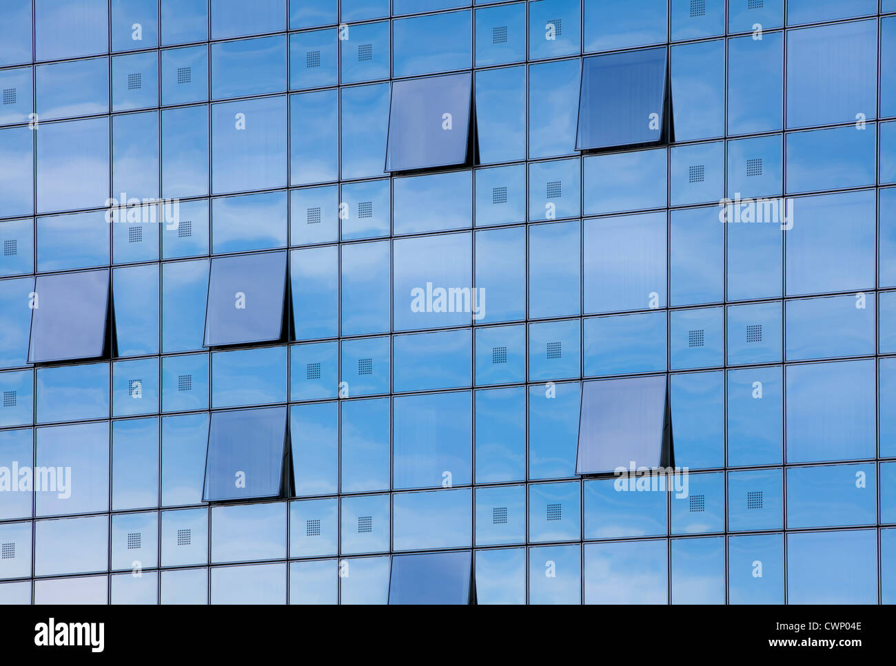 Reflet dans le verre, l'hôtel Sofitel bardage de bâtiment, Plateau du Kirchberg, Européen, district, ville, Luxembourg, Europe Banque D'Images