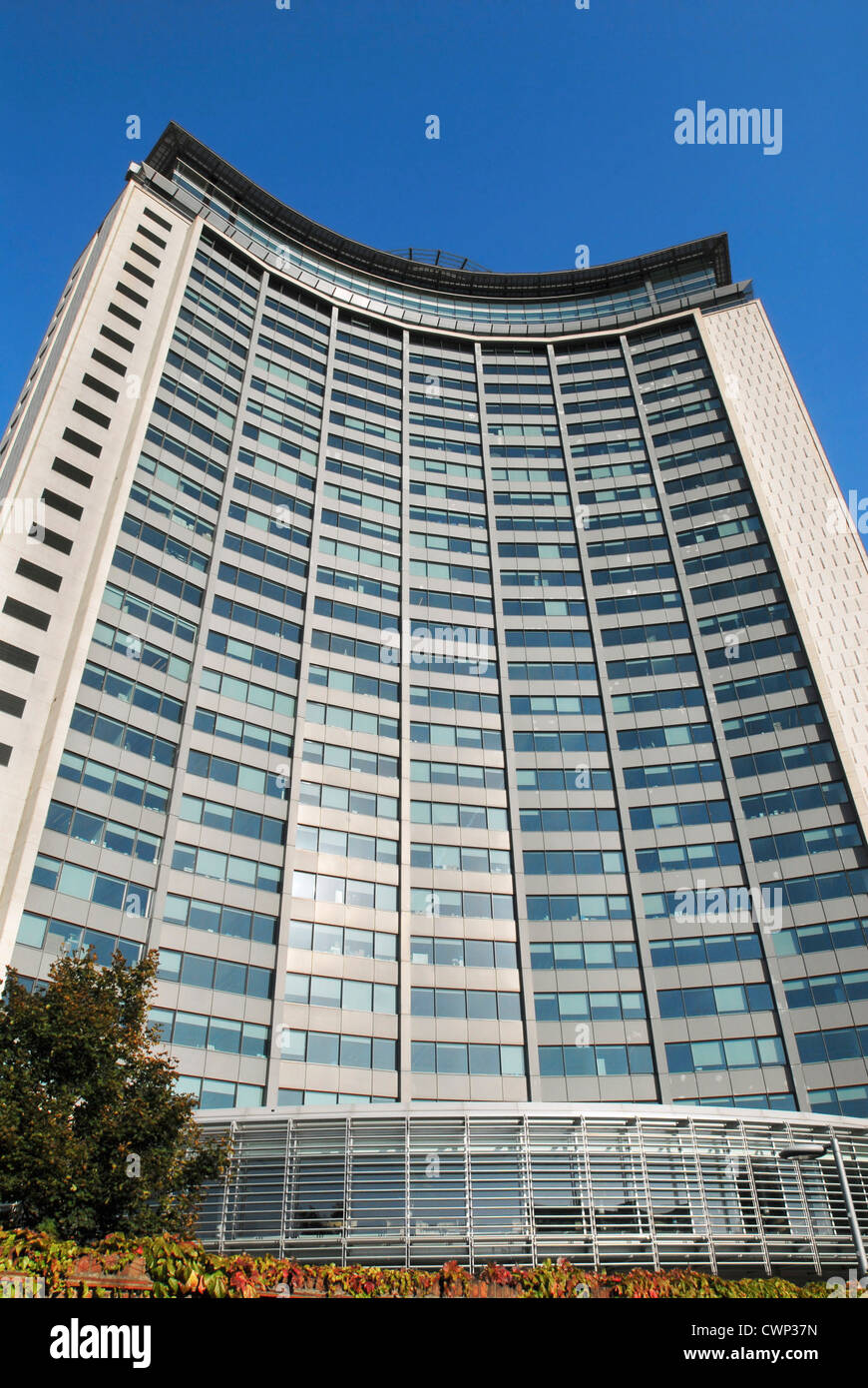 Empress State Building, Hammersmith, London, UK. L'angle faible. Banque D'Images