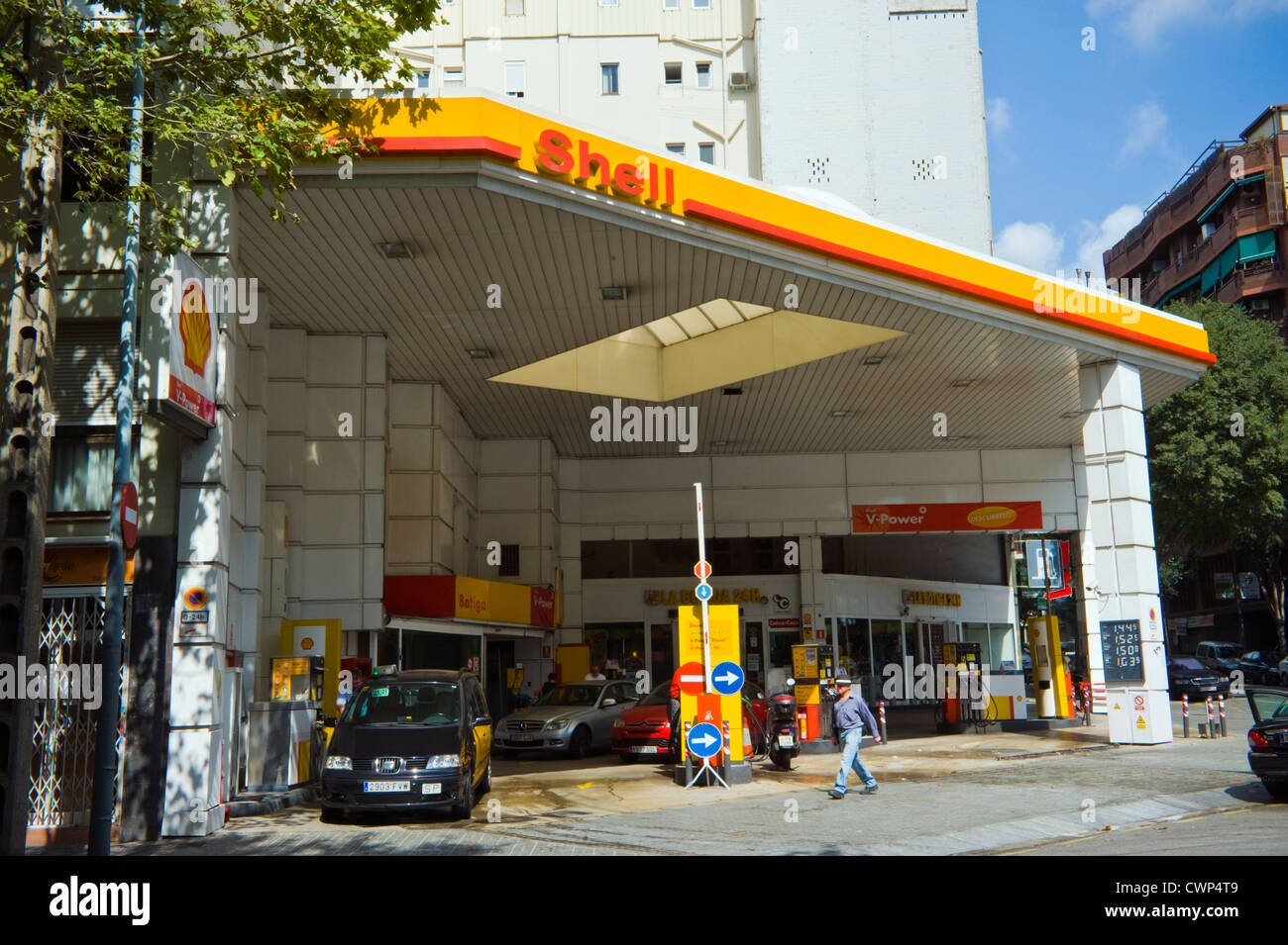 Station service Shell à Barcelone, Catalogne, Espagne, ES Banque D'Images